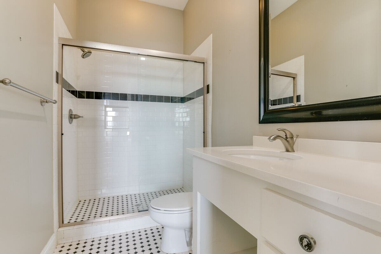 Bathroom 4, Good Vibrations, Gulf