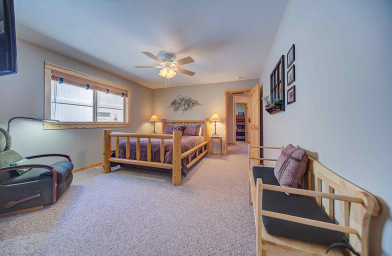 Bedroom 3, Wolf Lane #1 by Village, Deschutes