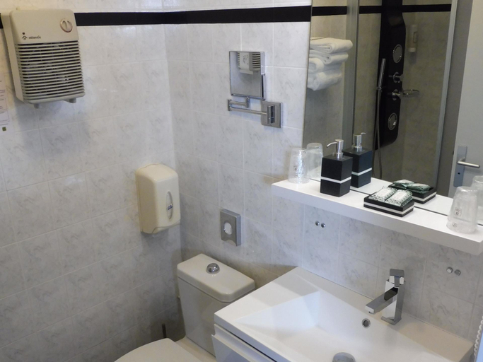 Bathroom 3, Hotel Des Gorges Du Tarn Rest. L'Adonis, Lozère
