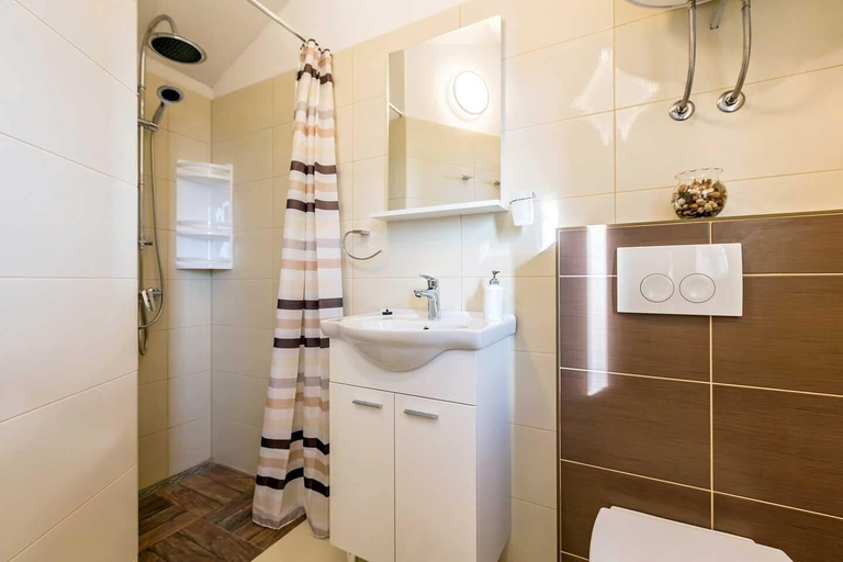 Bathroom 4, Kalista Istriana by Villas Guide, Bale