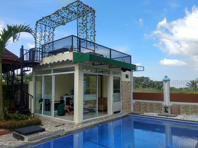 Villa Ciater in the center of beautiful paddy field, Subang