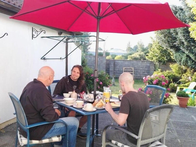 Food & Drinks 4, The Vee B&B