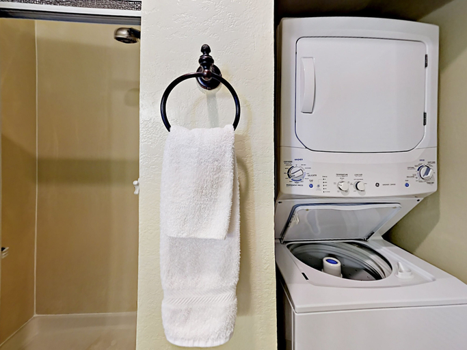 Bathroom 4, Unobstructed Oceanfront! 2br + Loft W/ Lanai, Pool 2 Bedroom Condo, Hawaii