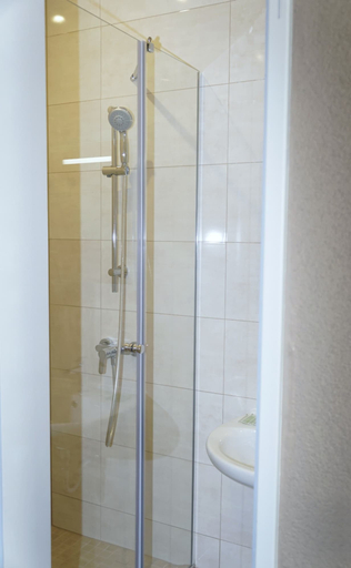 Bathroom 5, Motel Blue, Berlin