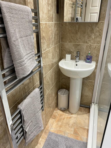 Bathroom 3, City centre - 1 bedroom apartment, Newcastle upon Tyne