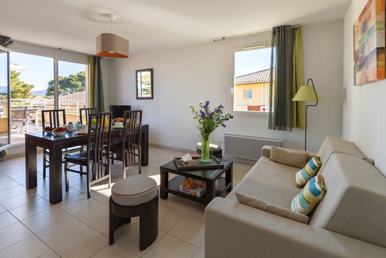 Exterior & Views 2, Duplex Apartment Near Marina & Beach, Var