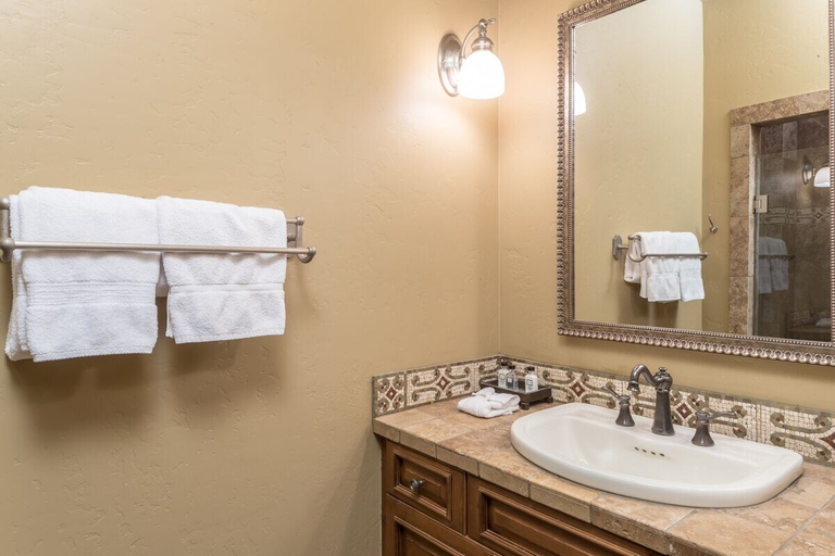 Bathroom 4, Big View Luxury Suite, Madison