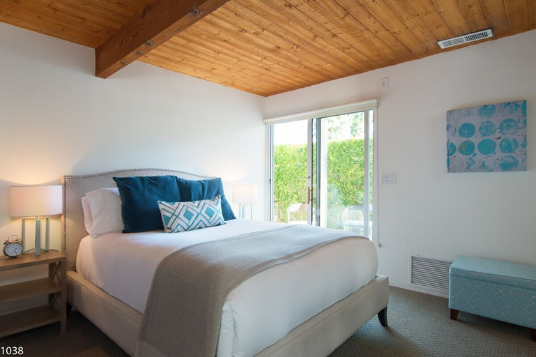 Bedroom 4, Martini Rose, Riverside