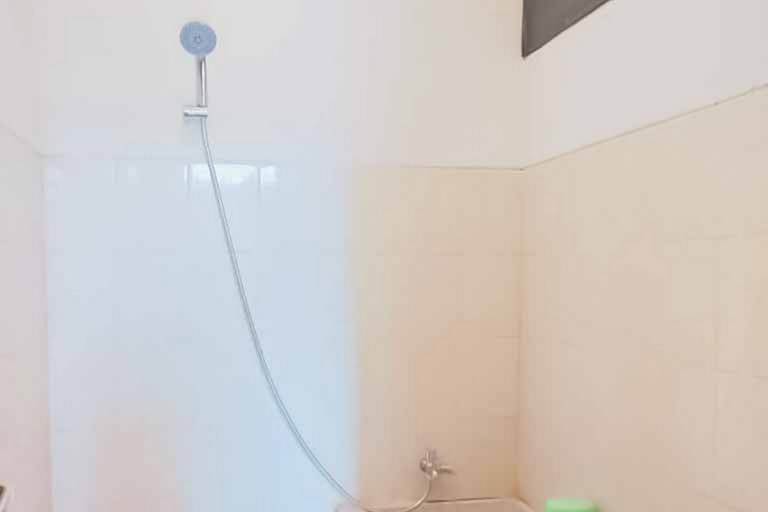 Bathroom 5, Rumah Pahoman Syariah Mitra RedDoorz, Bandar Lampung