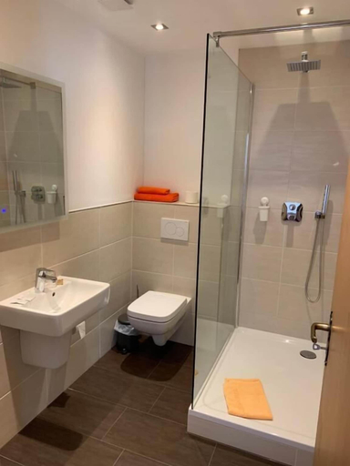 Bathroom 5, PensioNett, Salzlandkreis