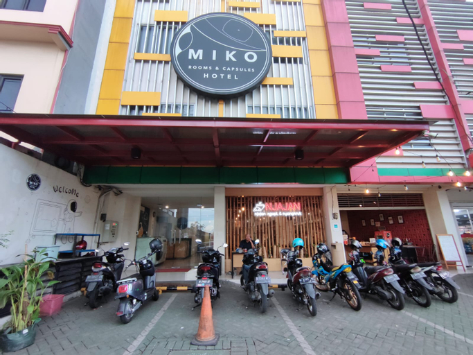 Exterior & Views, Miko Rooms & Capsules Hotel, Sidoarjo