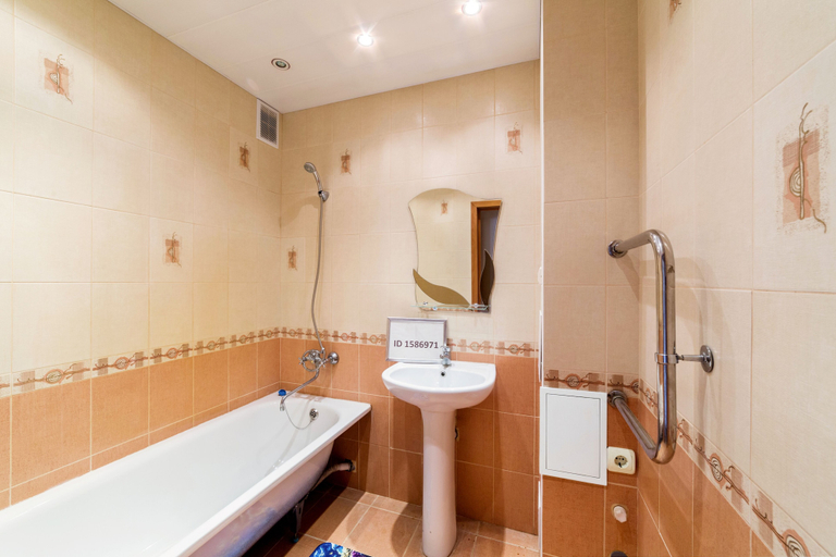 Bathroom 5, Komsomolskaya 15 - 46, Ufimskiy rayon