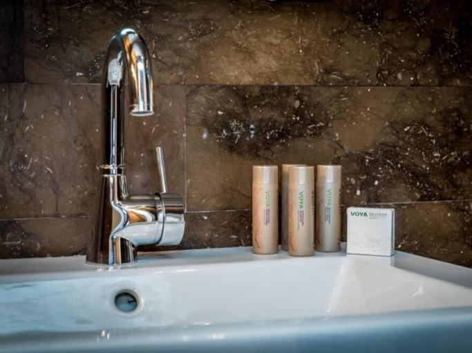 Bathroom 4, Number 31, Dublin