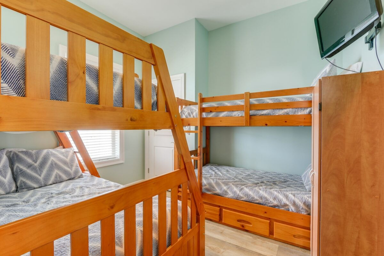 Bedroom 3, Good Vibrations, Gulf