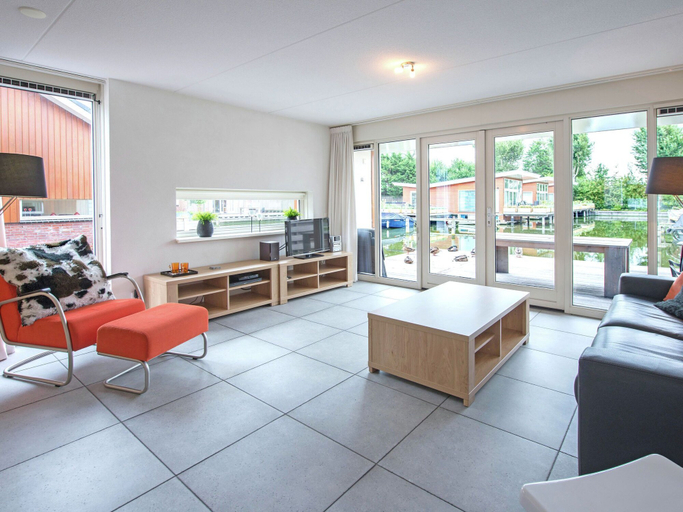 Public Area, Houseboat in Netherlands with Private Dock, Uitgeest