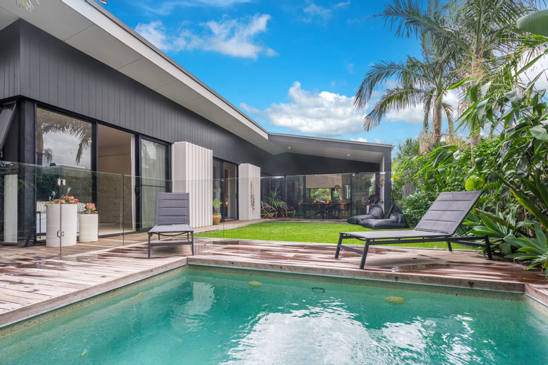 Melaleuca - luxury 4BR retreat with pool, Byron