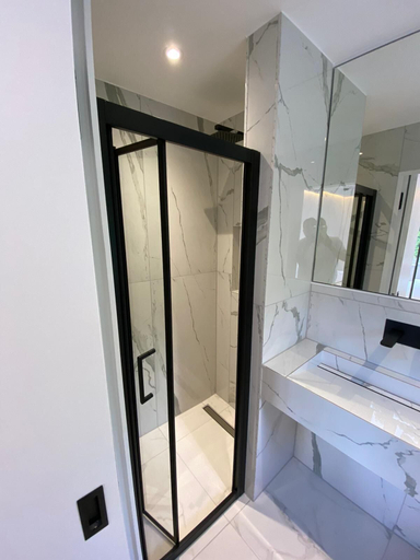 Bathroom 4, Stylish 2 Bed Flat with Parking, West Berkshire