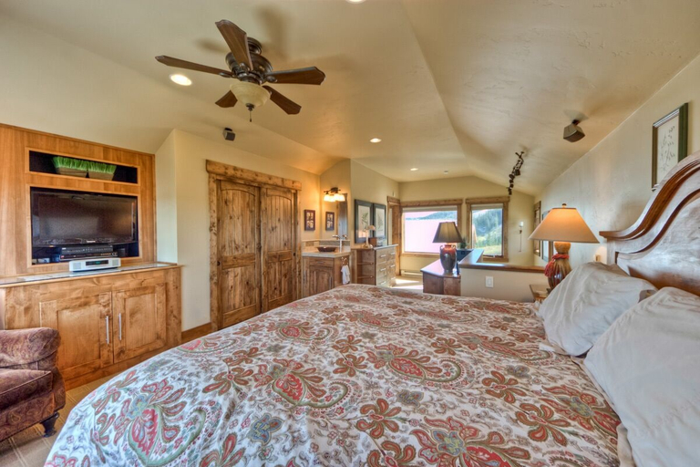 Bedroom 3, Cowboy Heaven Cabins at Moonlight Basin Big Sky Resort, Madison