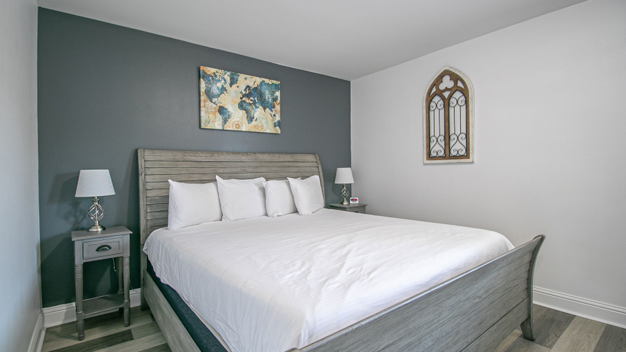 Bedroom 4, Oak Shores 126, Harrison