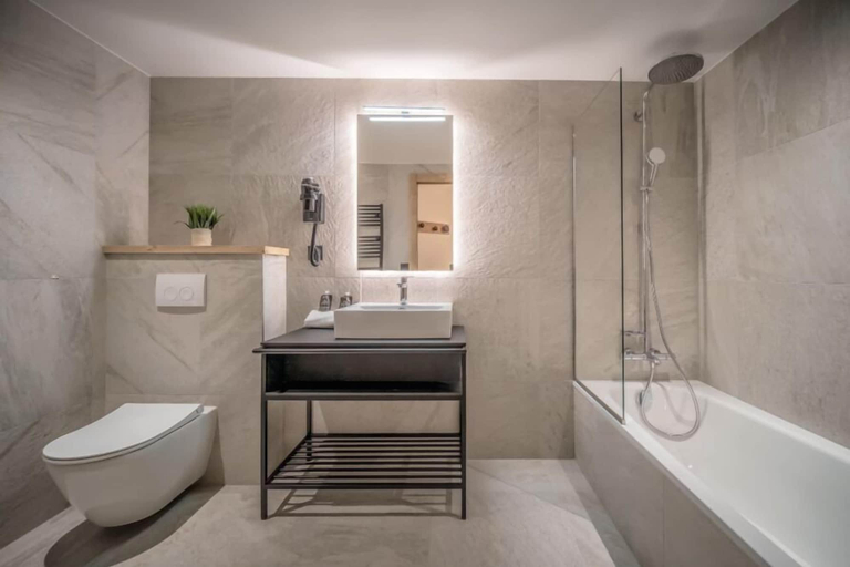 Bathroom, Sky La Rosiere by Alpapart, Savoie