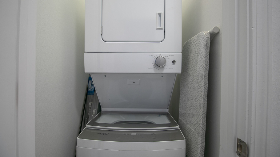 Bathroom 5, Oak Shores 126, Harrison