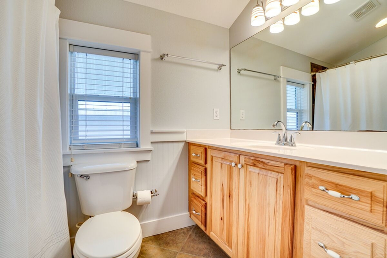 Bathroom 4, The Sand Dollar, Gulf