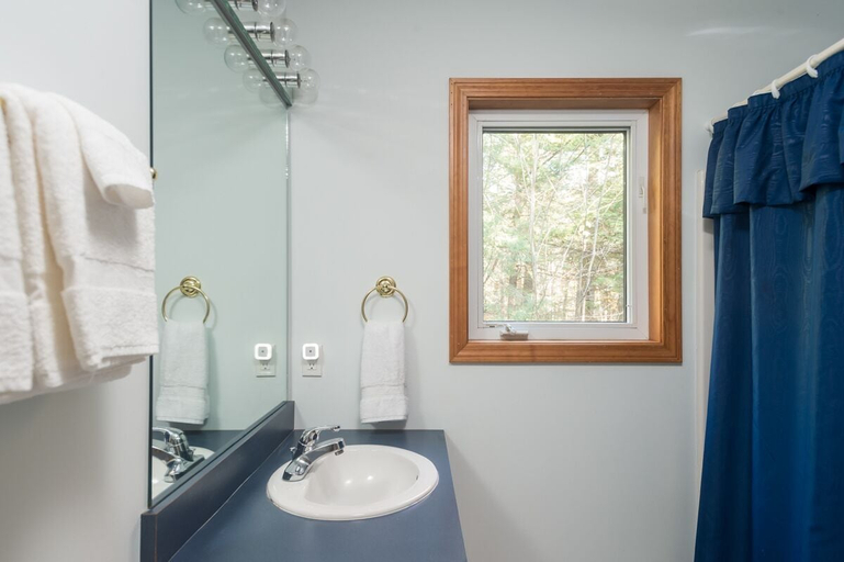Bathroom 4, Lake Winnipesaukee - Beach Access - 140, Carroll