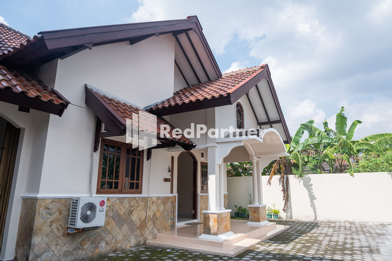 Exterior & Views 2, Guest House B Fren Syariah Near JIH Yogyakarta Mitra RedDoorz, Sleman