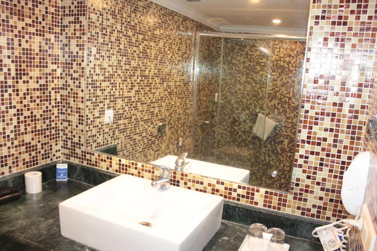 Bathroom 5, Regenta Place Amritsar, Amritsar
