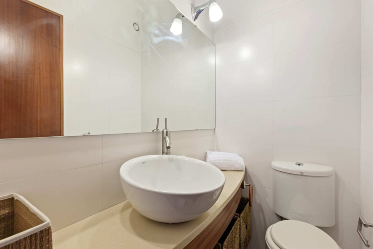Bathroom 3, Spacious 3 Bedroom Apartment in Lisbon, Lisbon