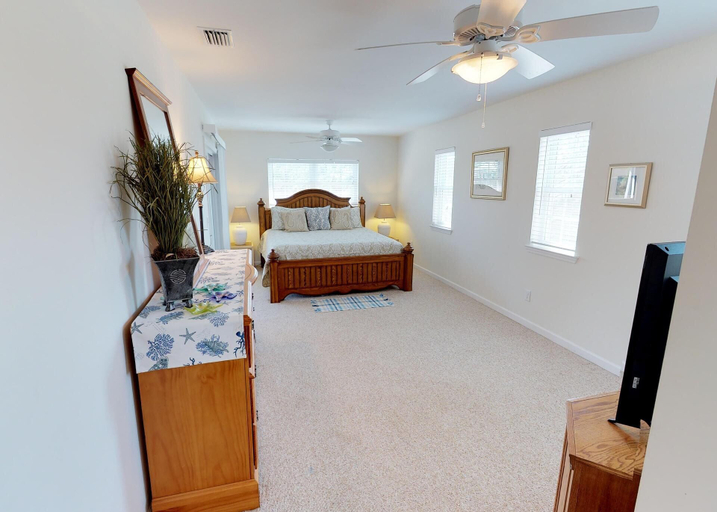 Bedroom 3, Tupelo Honey, Gulf