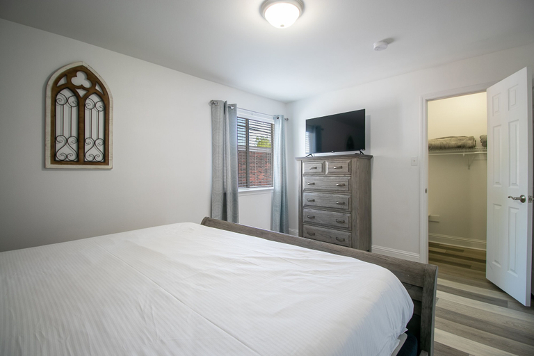Bedroom 3, Oak Shores 126, Harrison