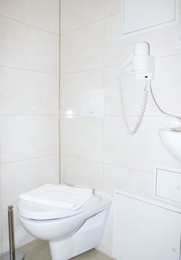 Bathroom 5, Motel Blue, Berlin