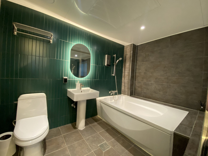 Bathroom 4, UH Suite Landscape, Haeundae