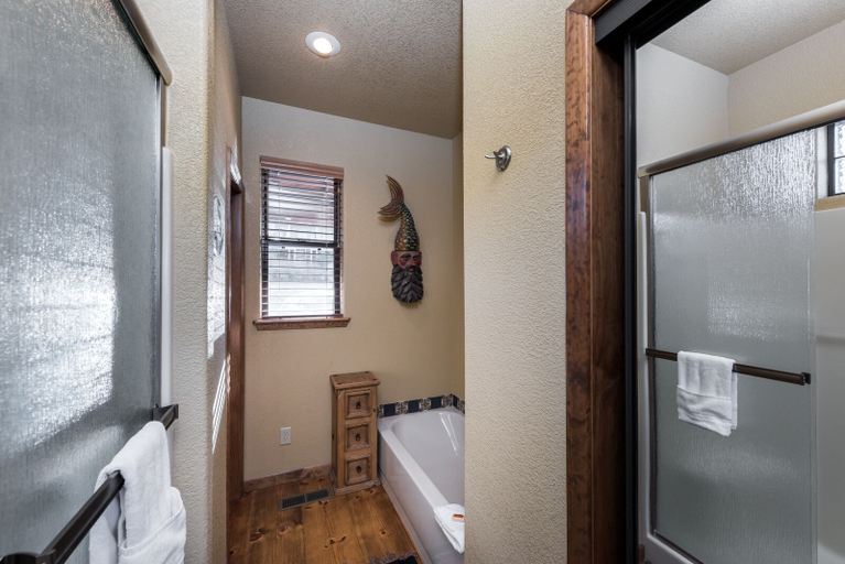 Bathroom 5, Casa Wildwood, Lincoln