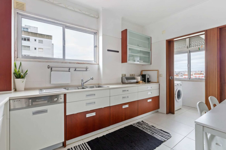 Others 4, Spacious 3 Bedroom Apartment in Lisbon, Lisbon