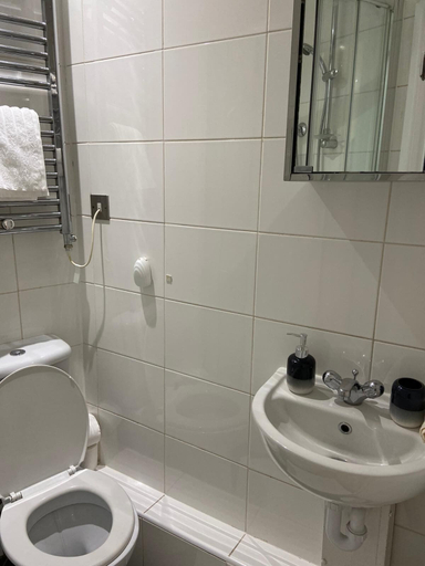 Bathroom 5, Modern 1 Bed Apartment, Wokingham