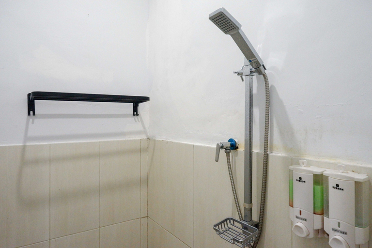 Bathroom 3, RedDoorz @ Jalan Raya Baturaden, Banyumas