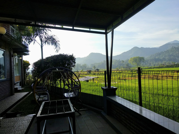 Villa Ciater in the center of beautiful paddy field, Subang