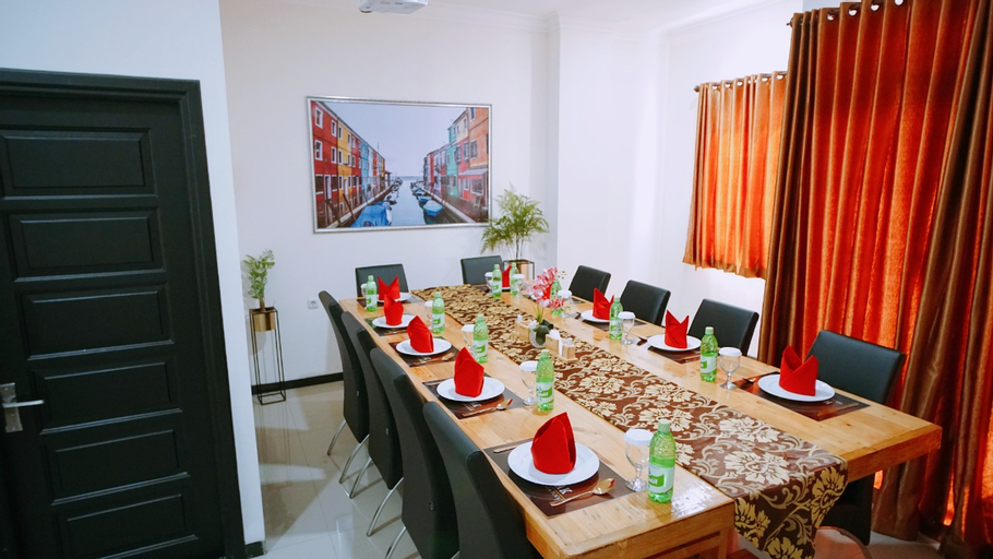 Dining Room 25