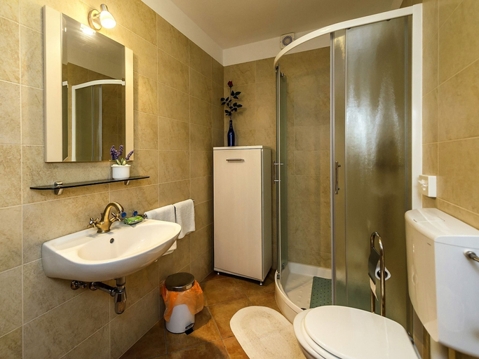 Bathroom 4, Villa Valtrazza, Poreč