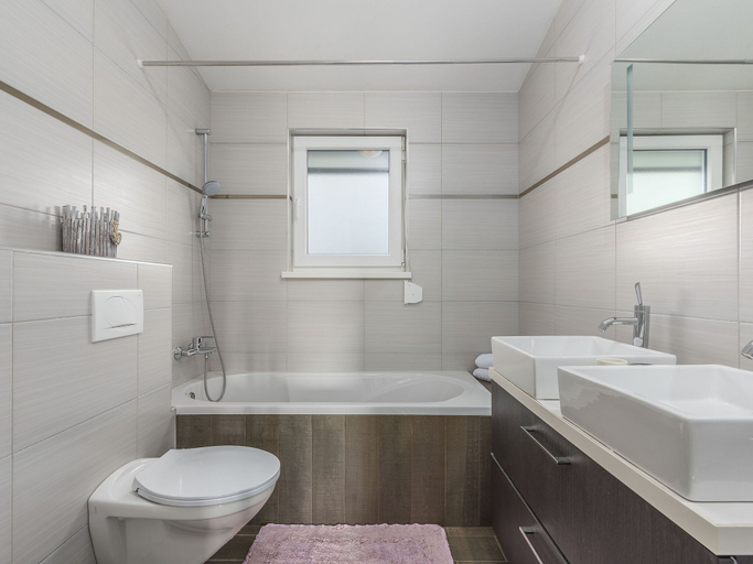 Bathroom 4, Villa with private pool and garden, near Porec and water park, Poreč