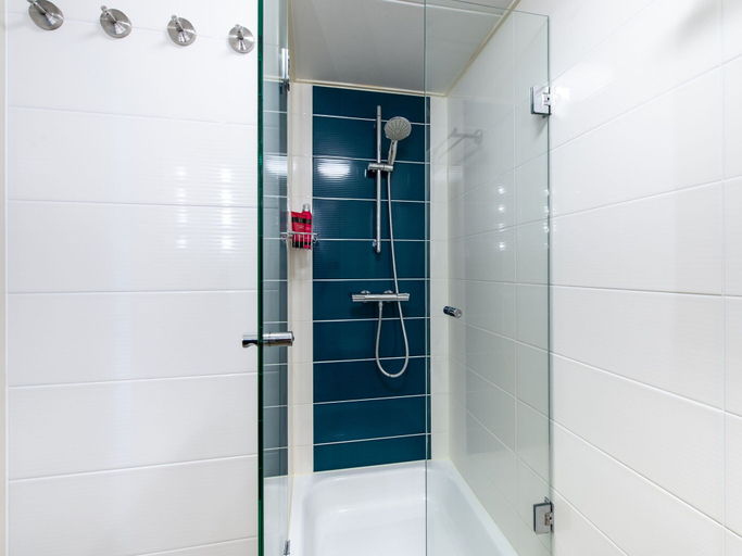 Bathroom 3, Semi-detached house near Noord-Beveland Beach, Noord-Beveland