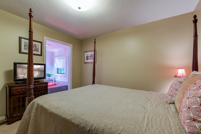 Bedroom 3, Believe, Sevier