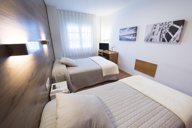 Bedroom 5, Hotel Nadal, Lleida