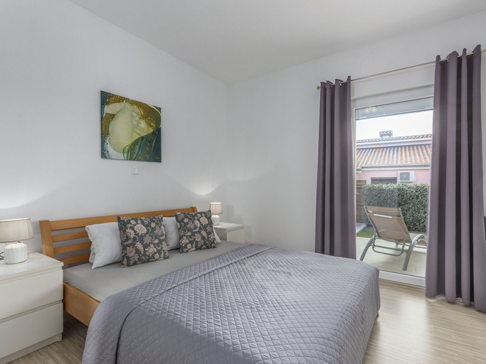 Bedroom 3, Villa with private pool and garden, near Porec and water park, Poreč