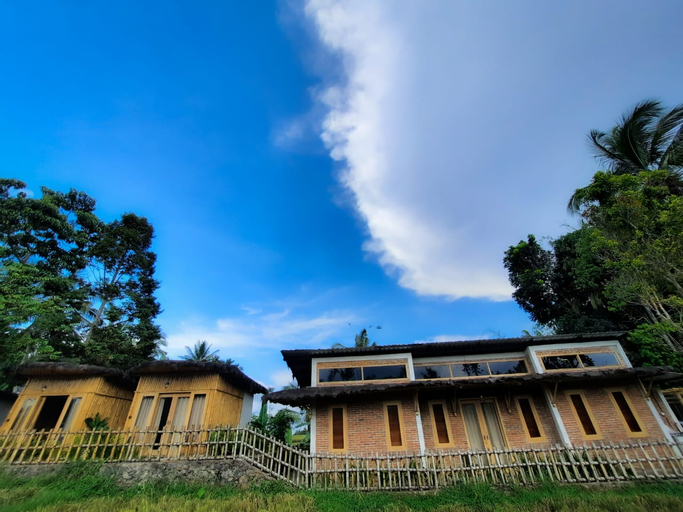 Exterior & Views 25