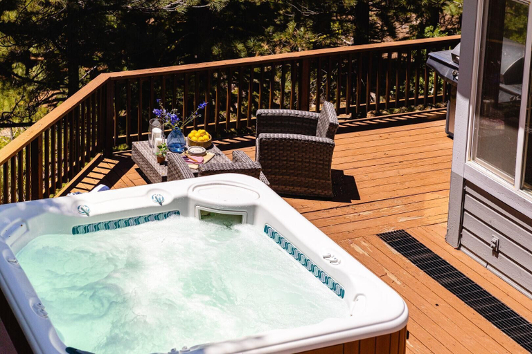 Sport & Beauty 1, Sparrow - Modern Mountain Retreat w Hot Tub & Pool Table, Nevada
