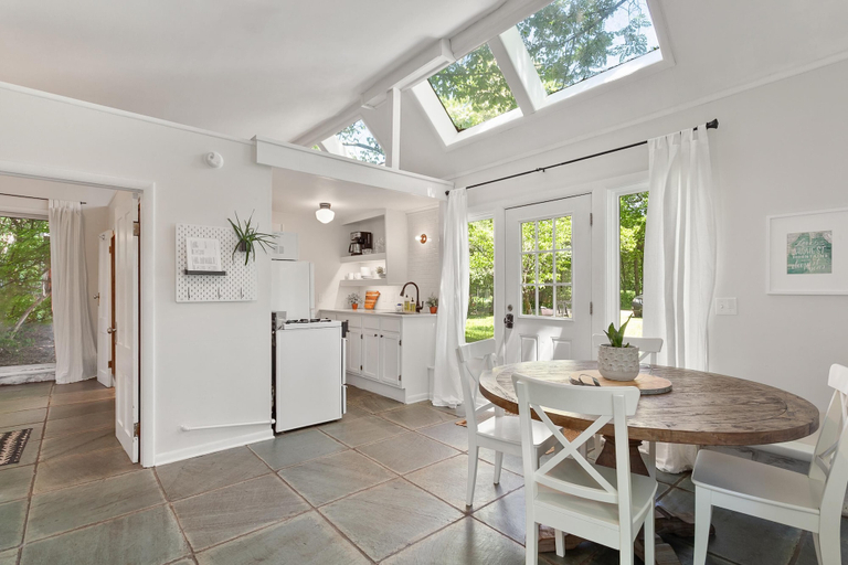 Others 1, Greenhouse Cottage - Central Location, Washington