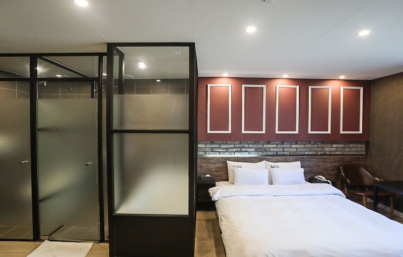 Bedroom 2, Louis Hotel, Dong